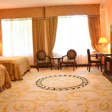 Hotel Royal Florence Chişinau Exteriör bild