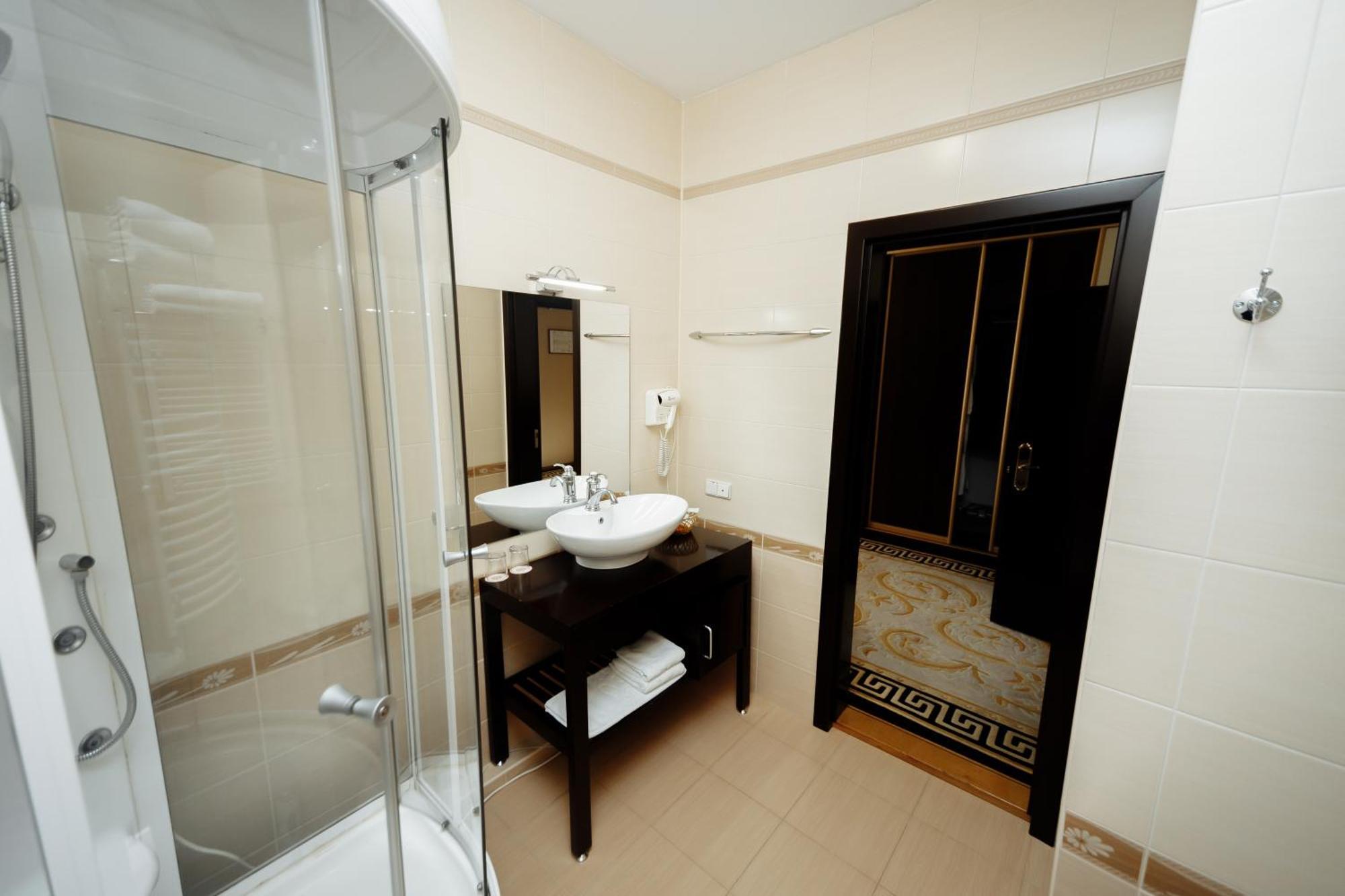 Hotel Royal Florence Chişinau Exteriör bild