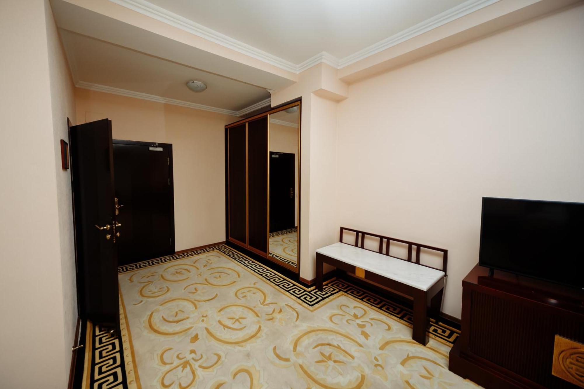 Hotel Royal Florence Chişinau Exteriör bild