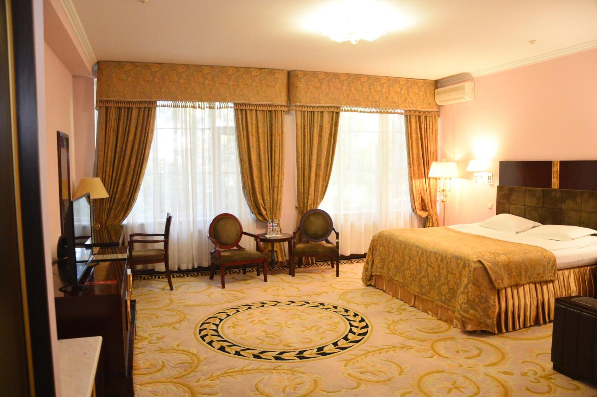 Hotel Royal Florence Chişinau Exteriör bild