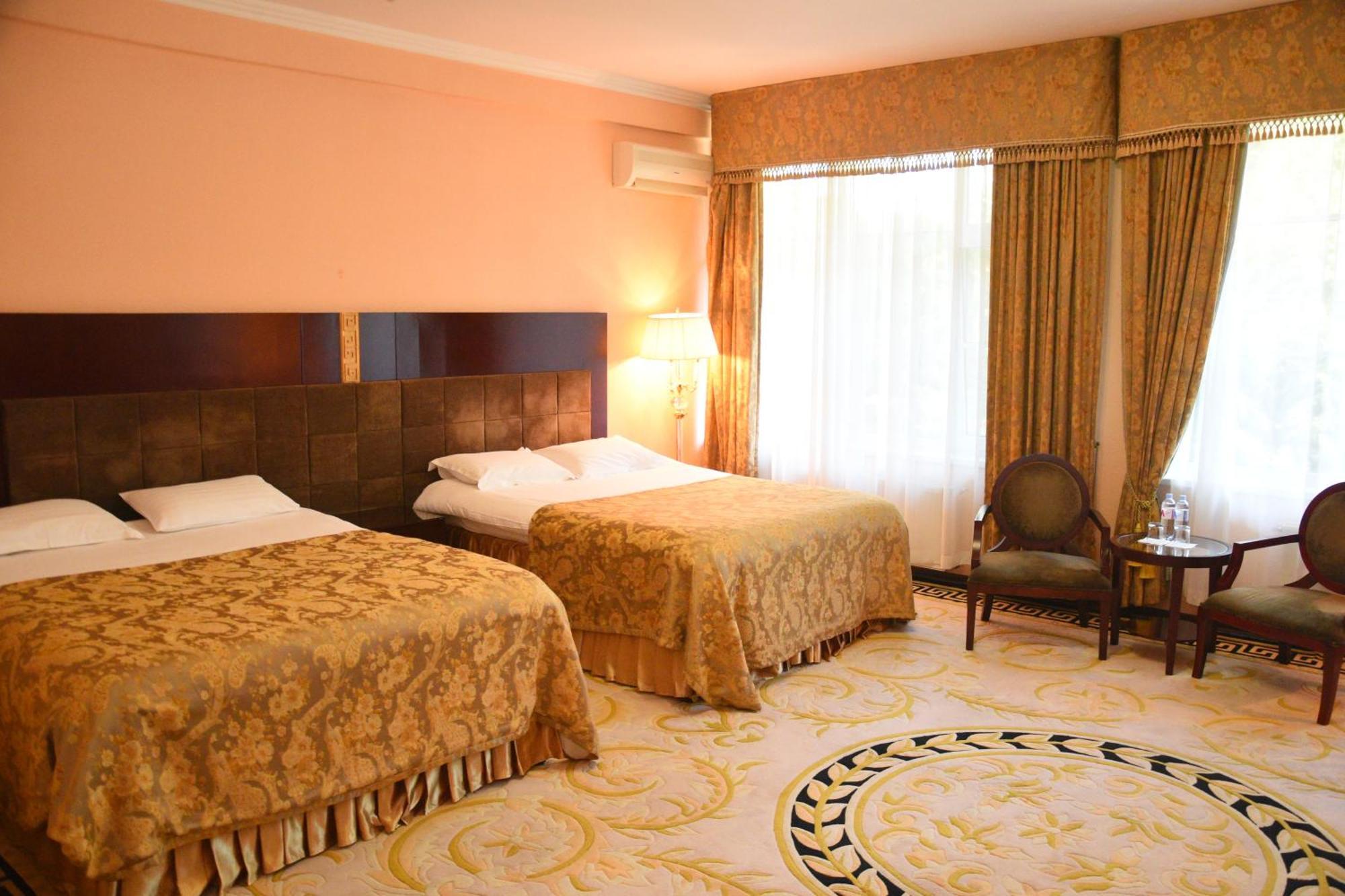 Hotel Royal Florence Chişinau Exteriör bild