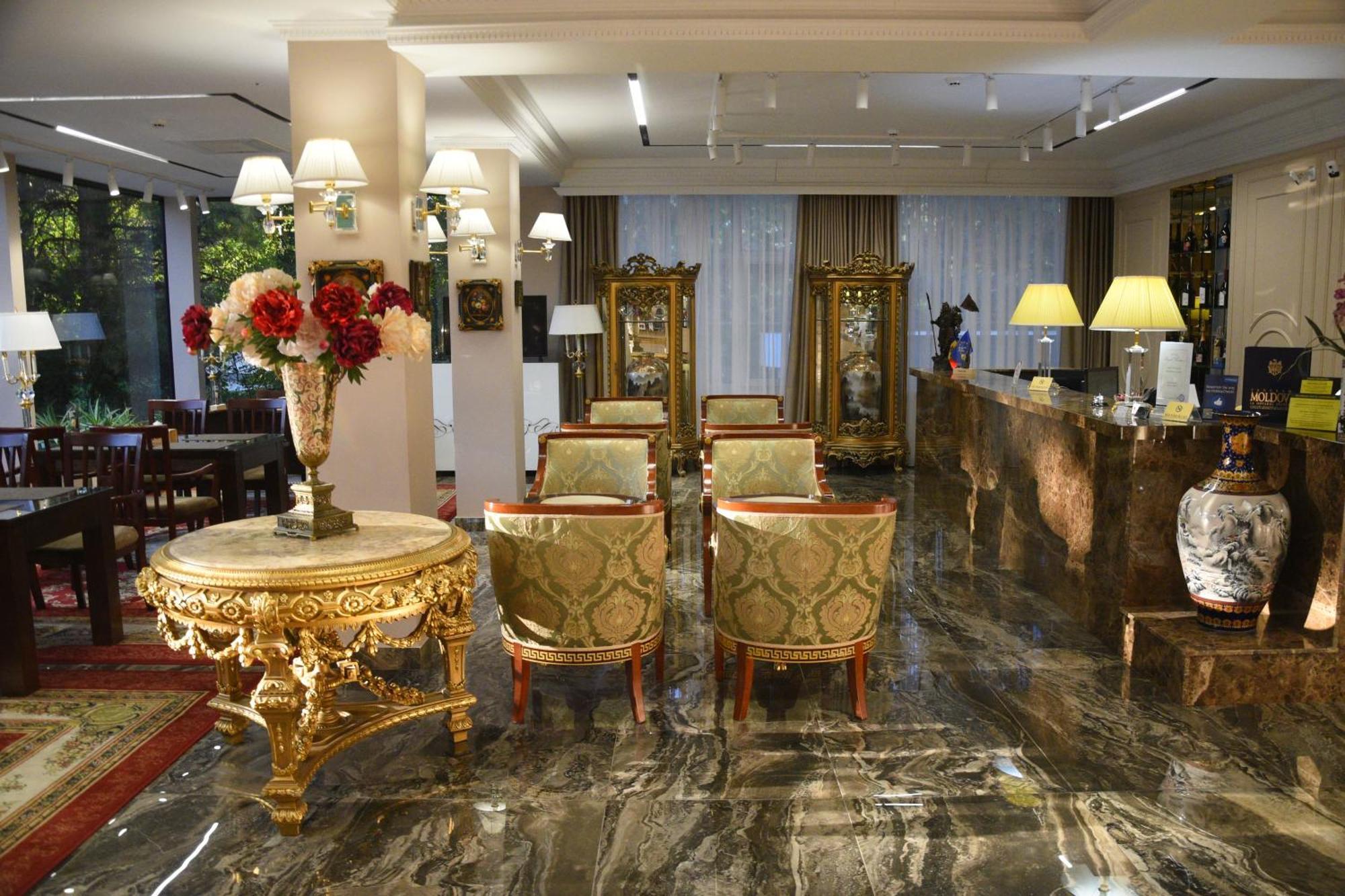 Hotel Royal Florence Chişinau Exteriör bild