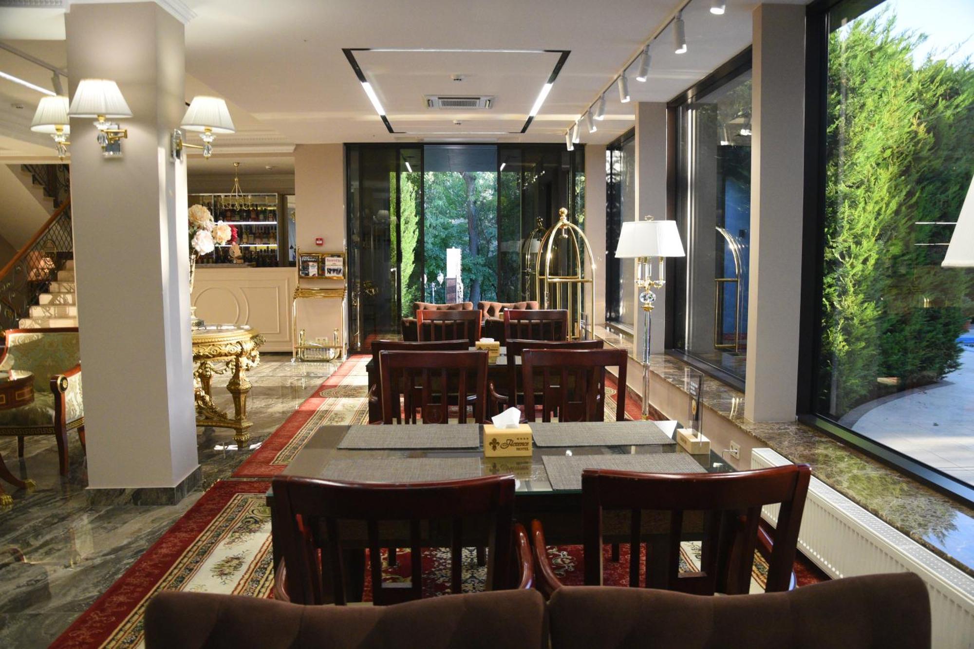 Hotel Royal Florence Chişinau Exteriör bild